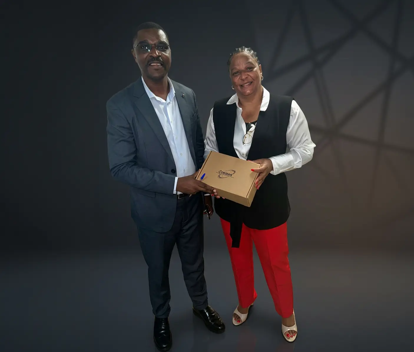 Cosmos Promove Entrega de Brindes